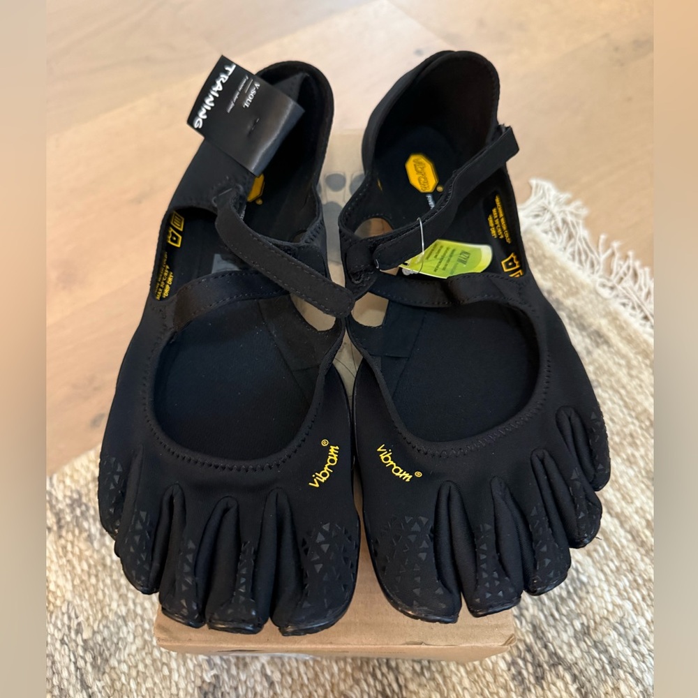 Vibram V-Soul Black FiveFingers Toe Shoes Barefoot Shoes Size 9-9.5 NEW